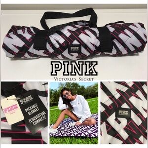 🆕VICTORIA’S SECRET PINK - NWT - PACKABLE BEACH / PICNIC BLANKET THROW